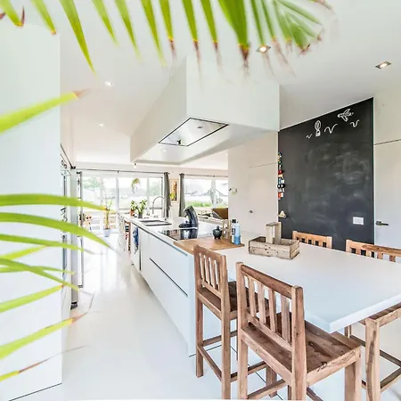 Вилла Vosseslag - Garage And Big Garden By Interhome *